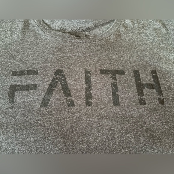 Men's Charcoal Faith Graphic Tee - Picture 2 of 4